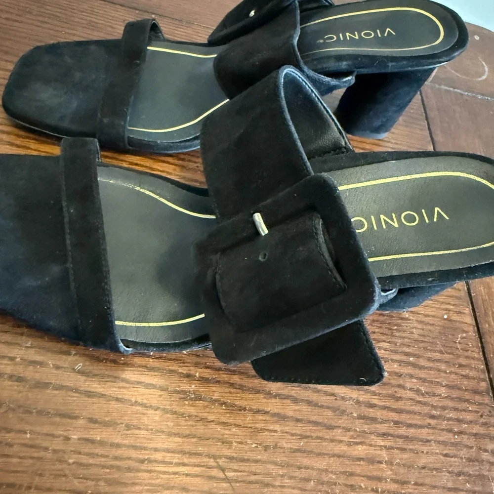 Vionic Brookelle‎ Black Suede Buckle Heeled Sandals 6.5